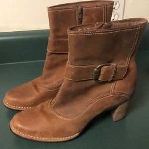 Indigo by Clarks Zipper Boots Brown Leather sz 11